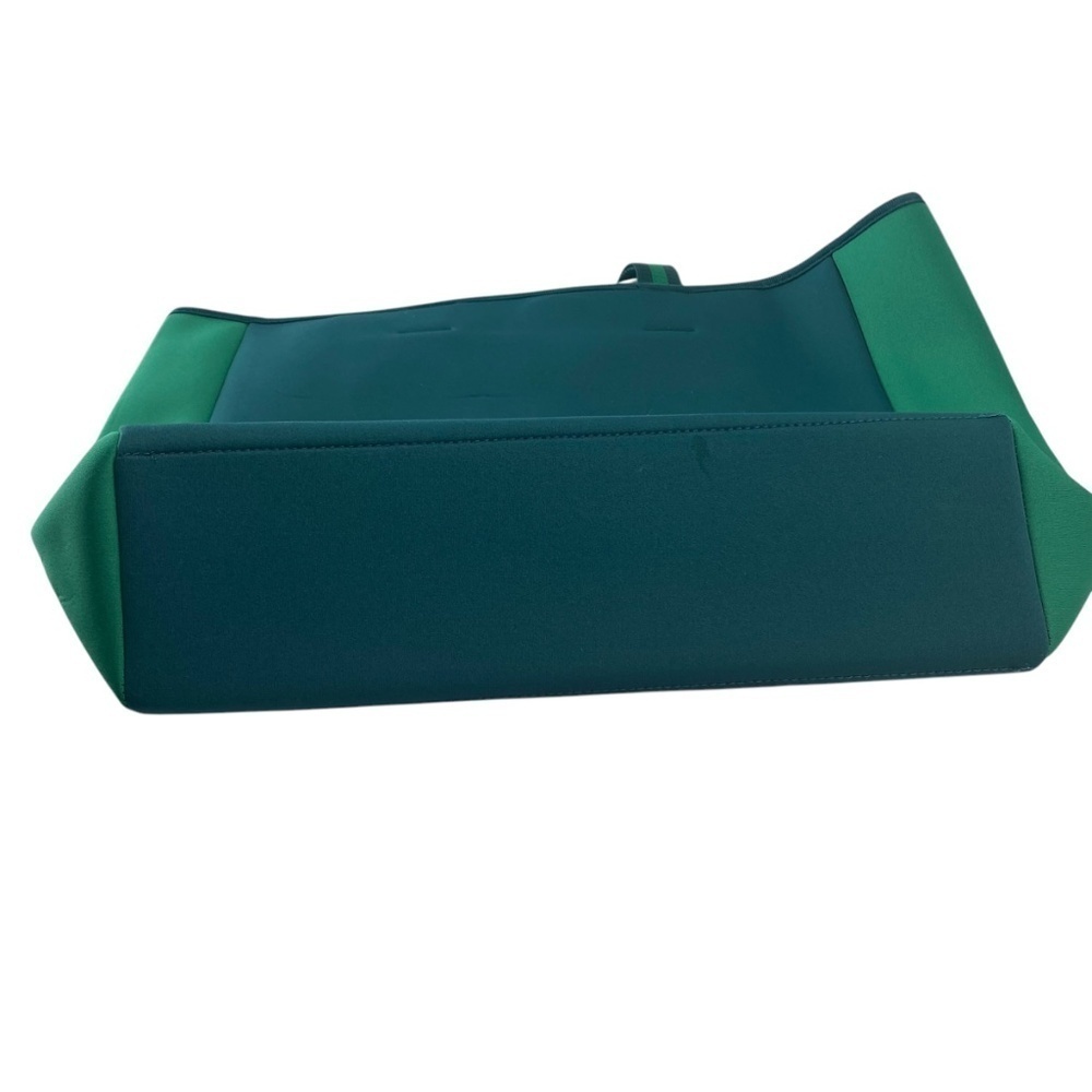 SUMMERSALT Neoprene Beach Tote Bag in Green - Picture 4 of 5